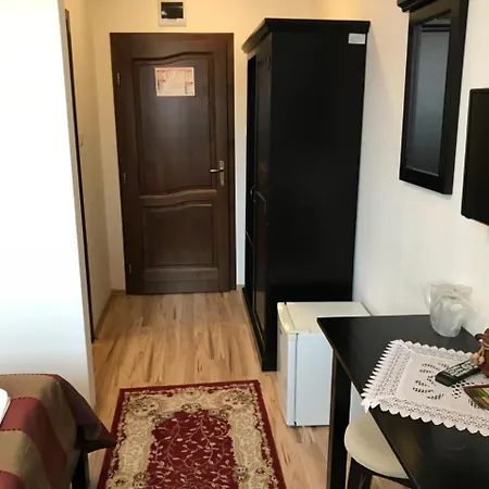 Farkas Panzio 3*